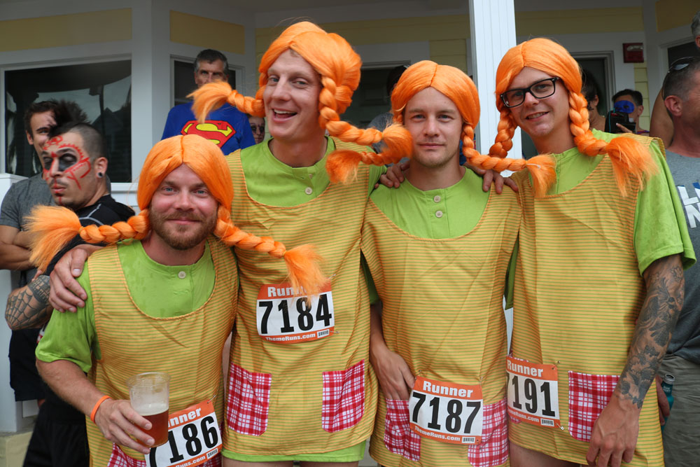 Heroes and Villains 5K 2017 photo - Duval Street, Key West